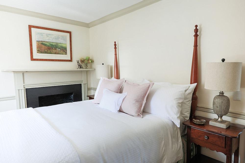 The Red Fox Inn & Tavern photo 9