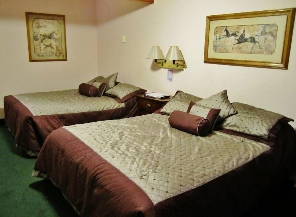 Going-To-The-Sun Inn & Suites photo 21