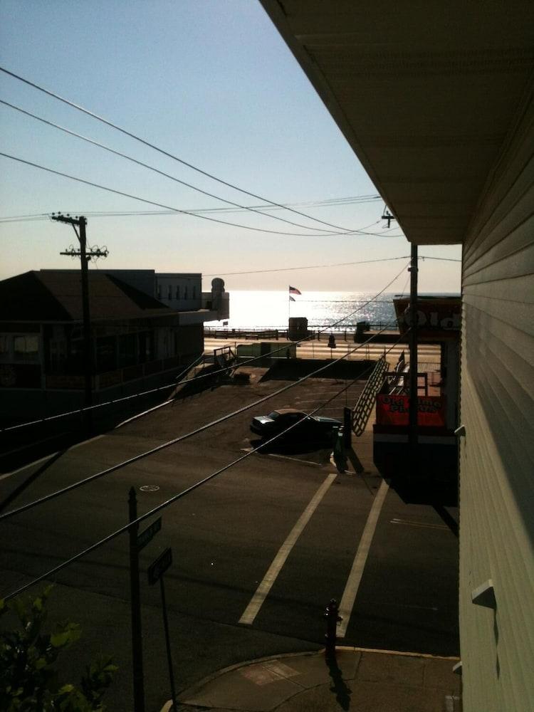 Surfside Motel photo 25