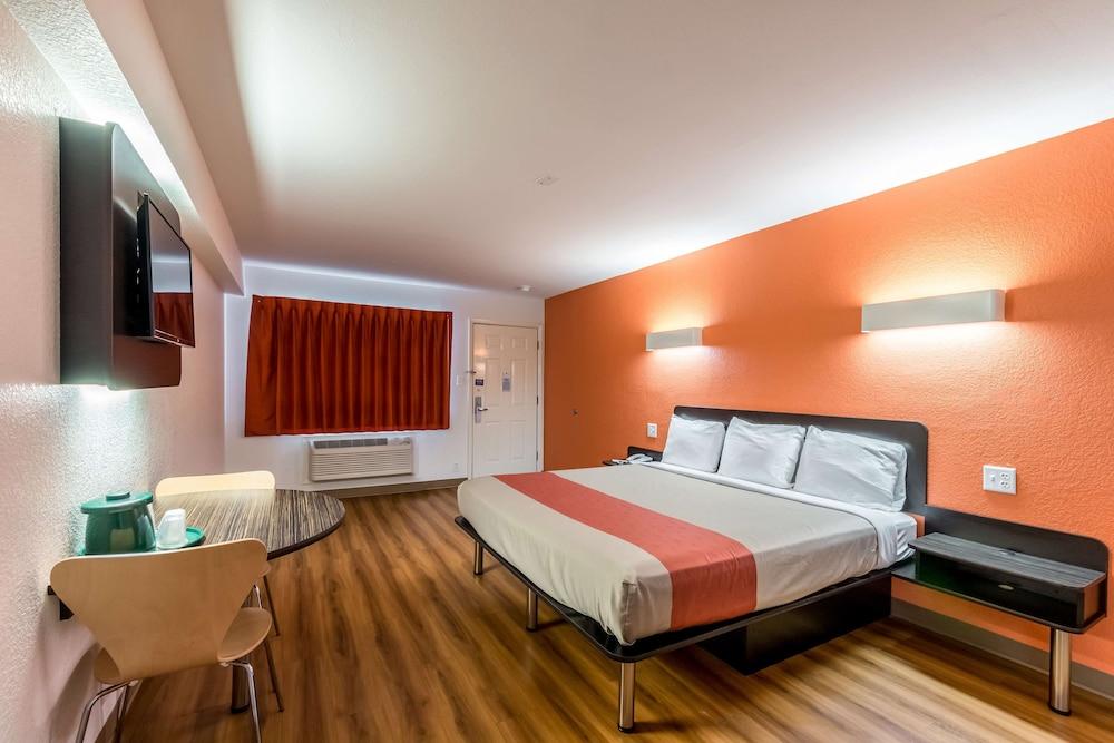 Motel 6 San Antonio, TX - South WW White Rd photo 12