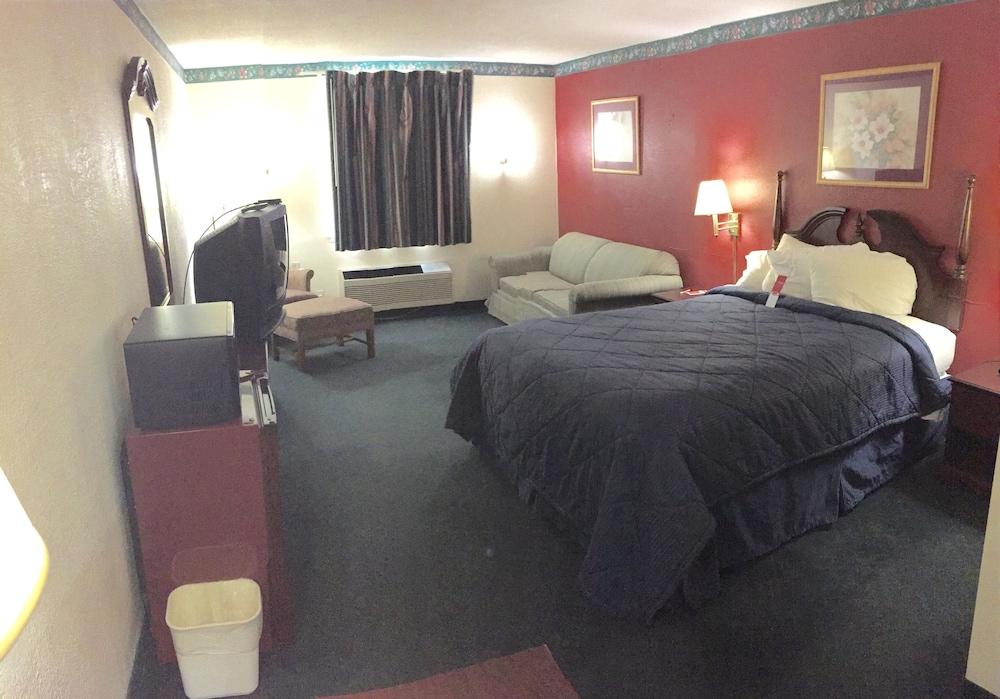 Econo Lodge Reading Airport photo 10
