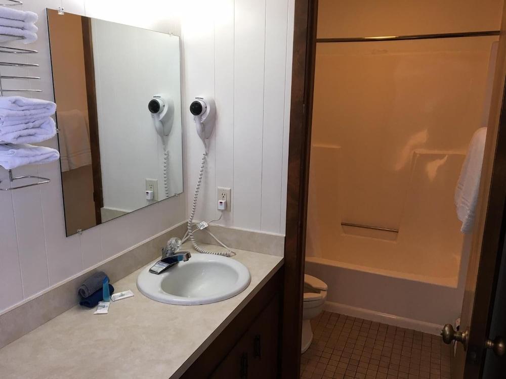 Coho Motel and Suites photo 26