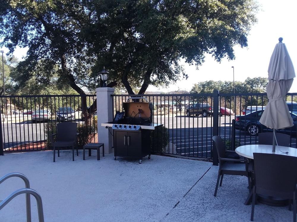Comfort Inn & Suites Burnet photo 52