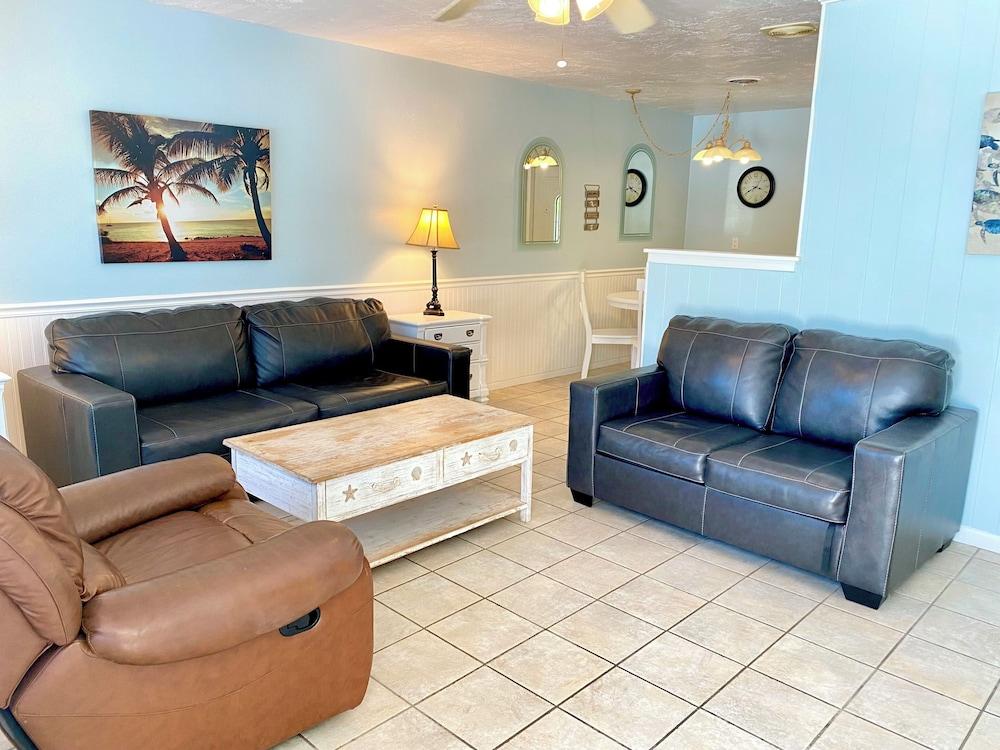 Tropical Breeze Beach Club photo 70
