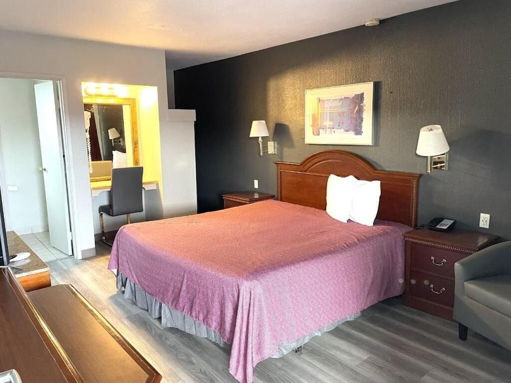 Downtown Inn photo 13