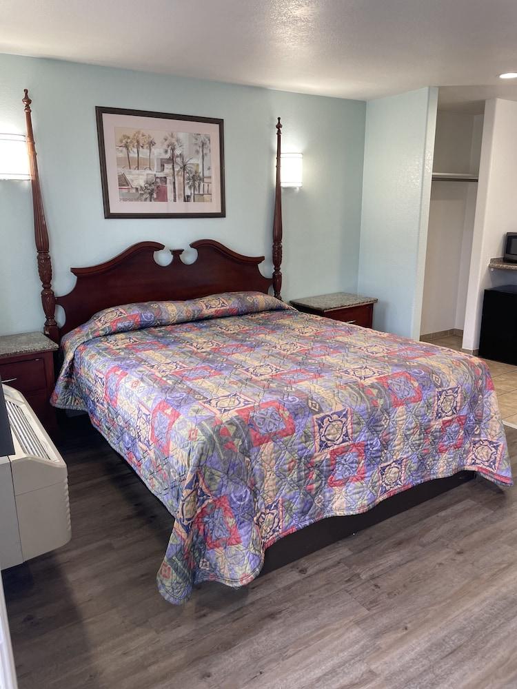 Coast Inn photo 9