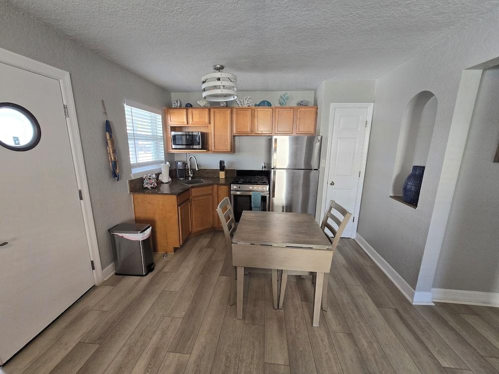 Blue Wave Suites photo 3