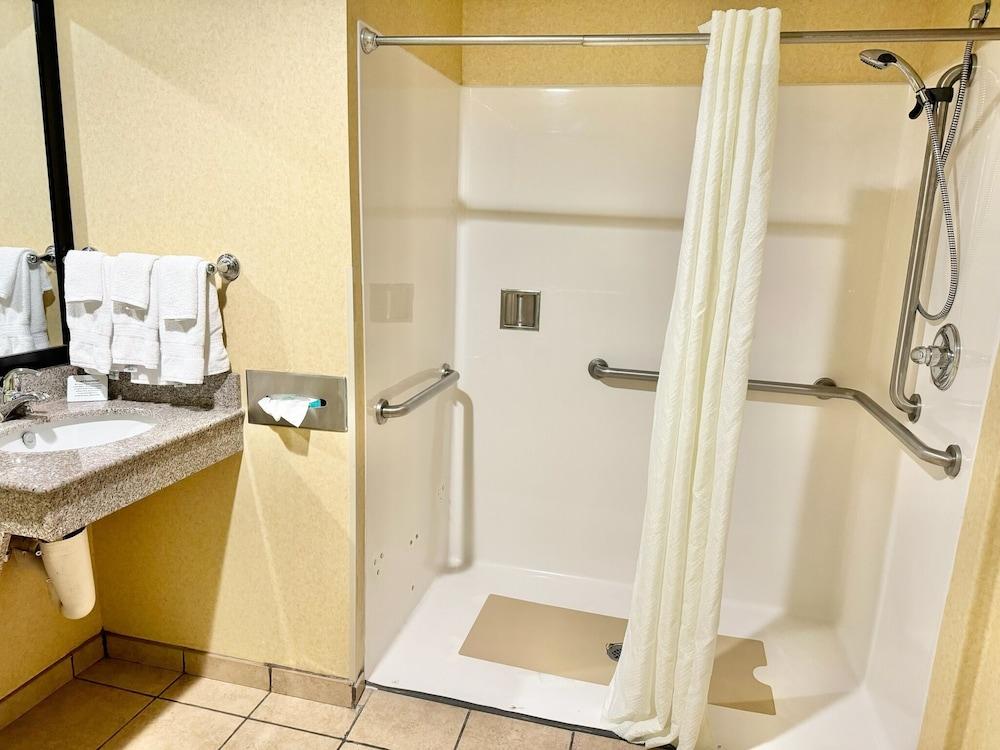Spark by Hilton Fort Stockton photo 25