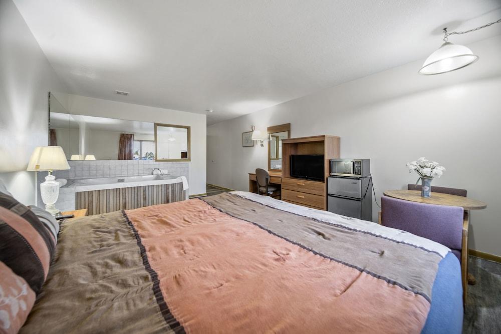 Executive Inn Cass City photo 35