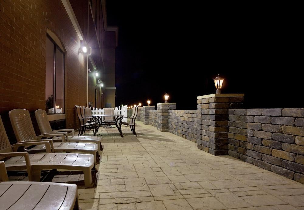 Holiday Inn Express & Suites Akron Regional Airport Area by IHG photo 19