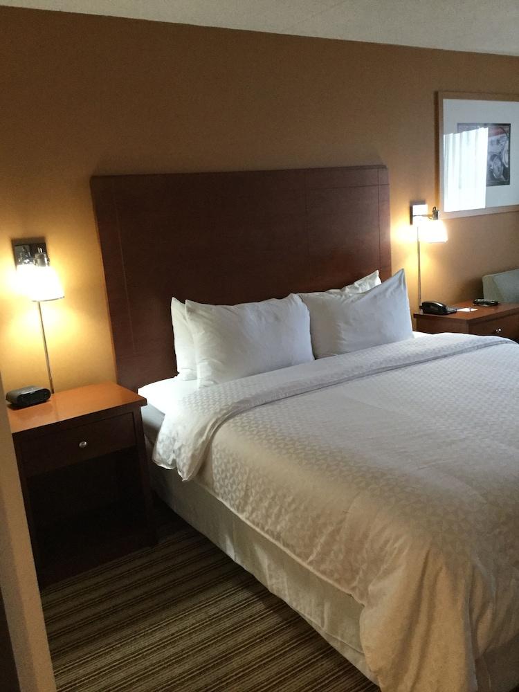 Radisson Hotel Detroit Metro Airport photo 6
