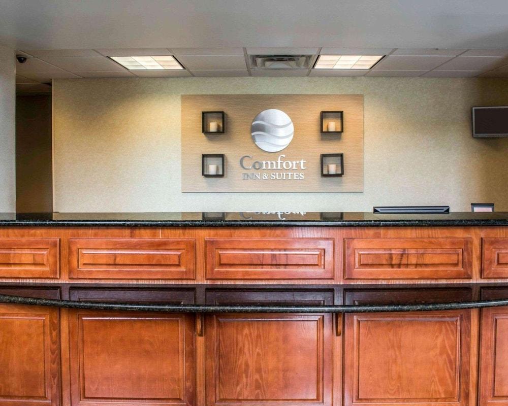 Comfort Inn & Suites photo 2