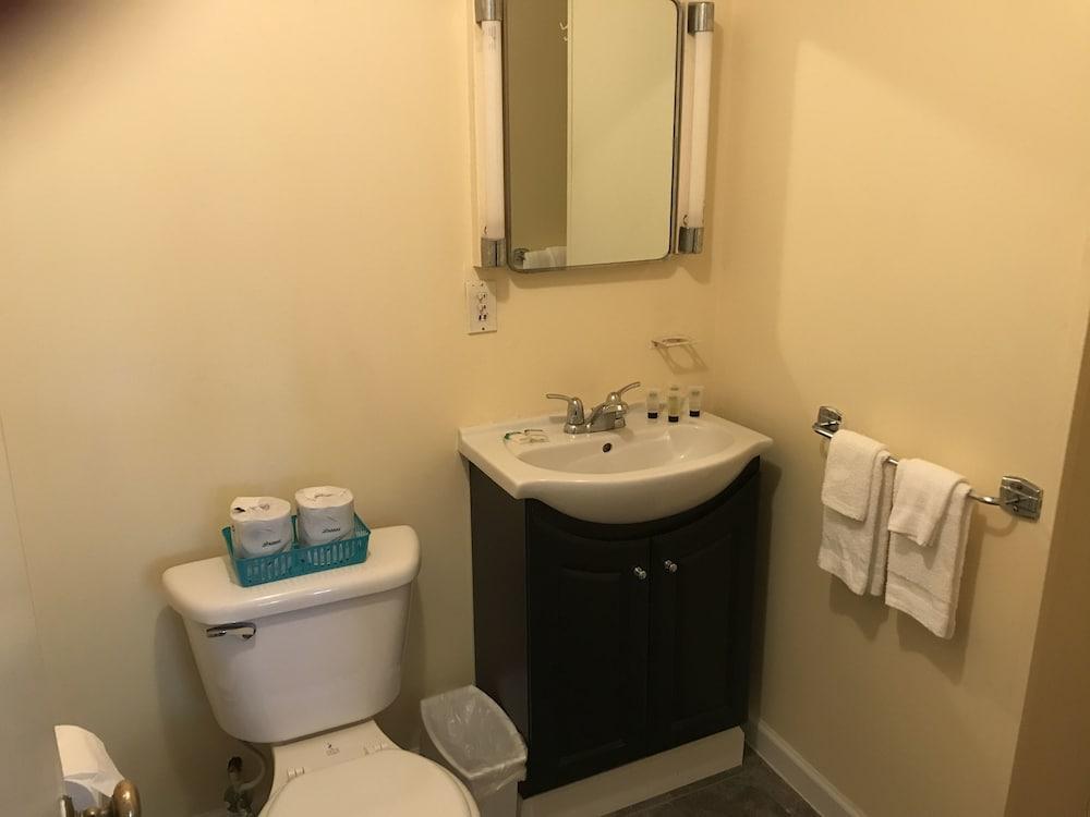 White Feather Motel photo 26