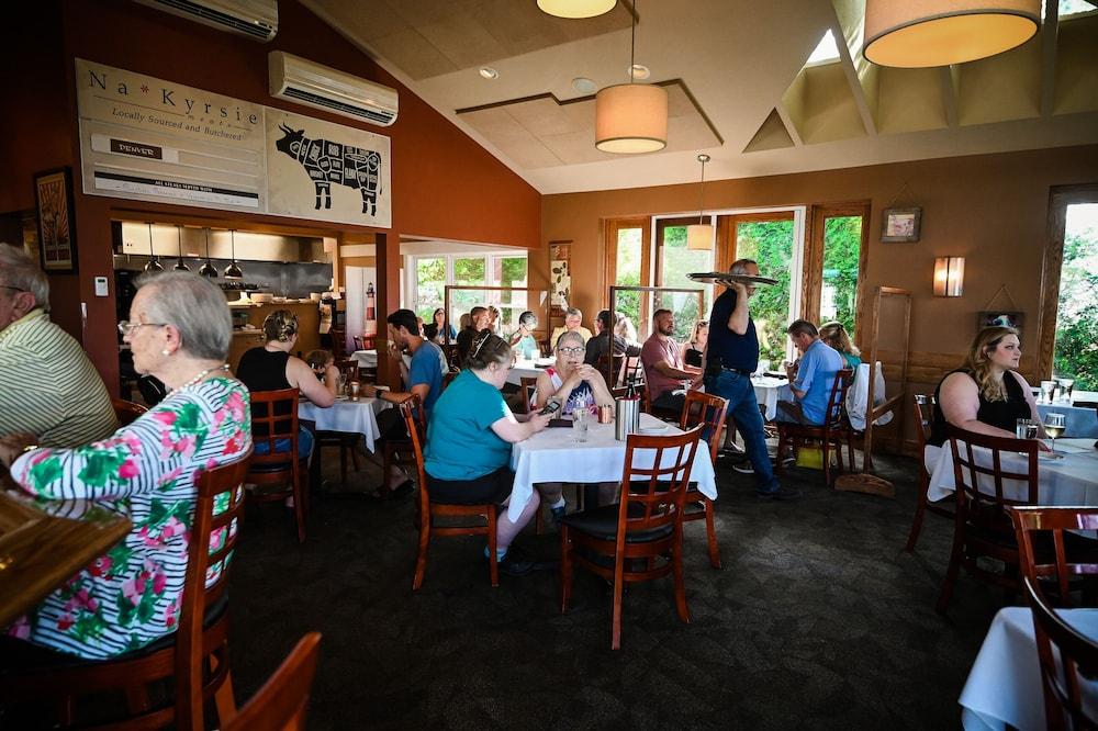 The Lakehouse Inn photo 48