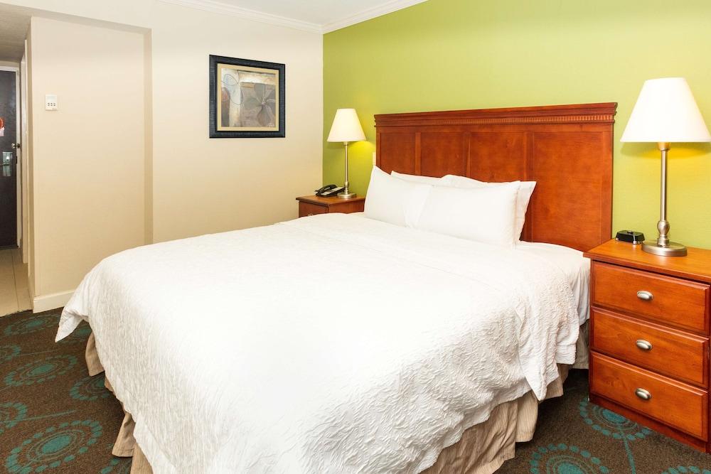 Hampton Inn Daytona Speedway photo 21