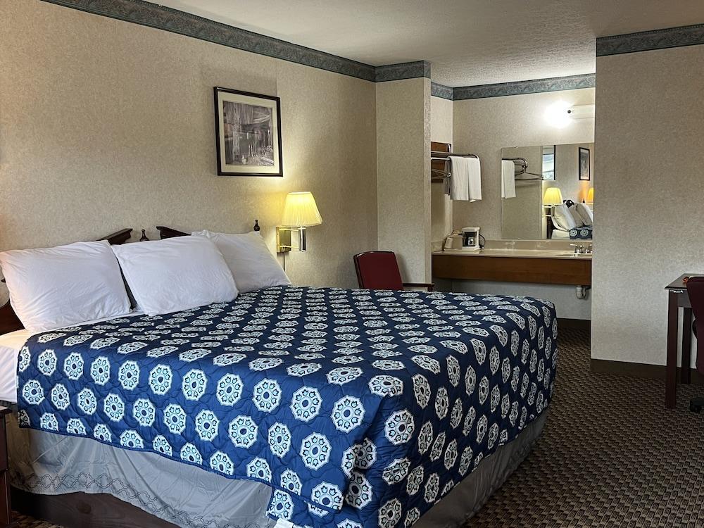 Americas Inn photo 54
