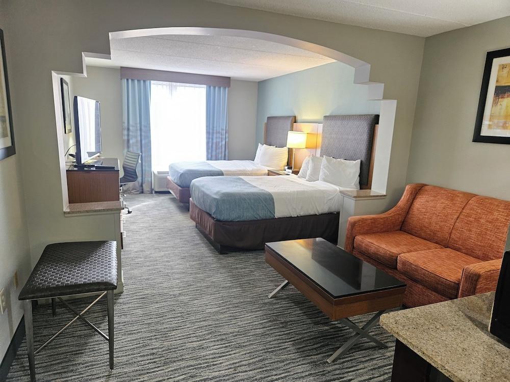 Wingate by Wyndham Greensboro/Coliseum photo 10