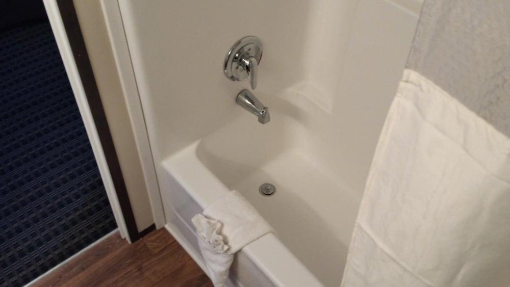 Instalodge Hotel And Suites photo 12