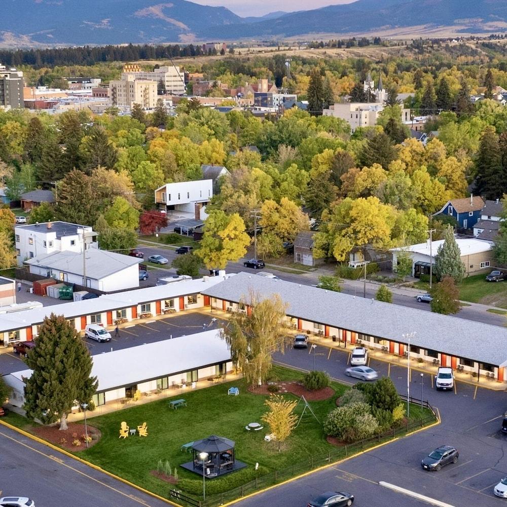 The Sapphire Motel photo 87