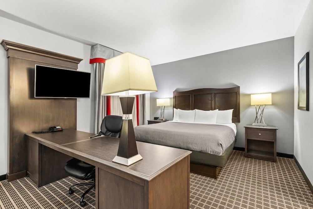 Quality Inn & Suites Pearsall photo 33