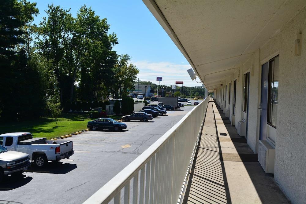Motel 6 Chicopee, MA - Springfield photo 23