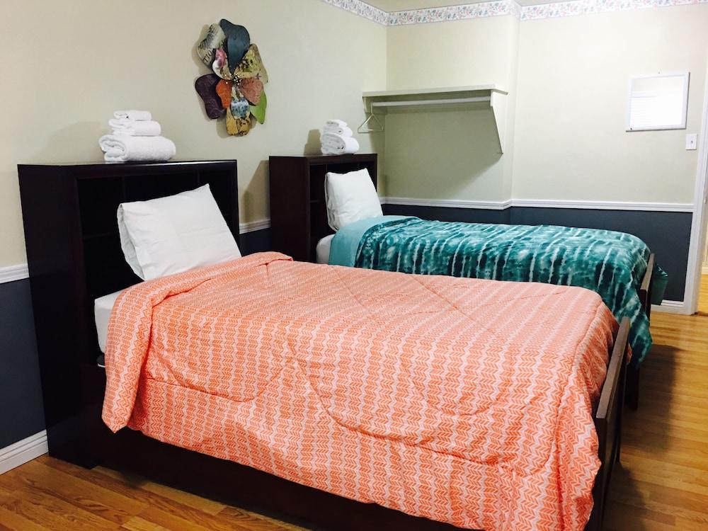 Traveler's Bed & Breakfast Hostel photo 32