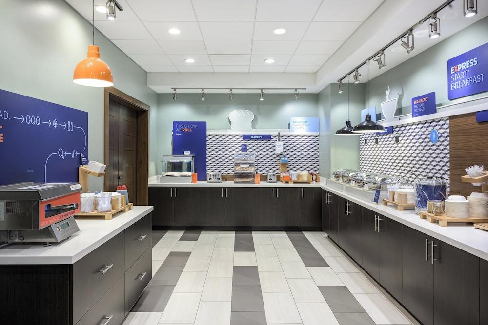 Holiday Inn Express & Suites Phoenix East - Gilbert by IHG photo 57