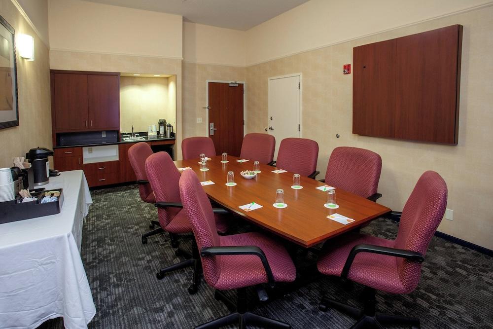 Courtyard by Marriott Raynham photo 56