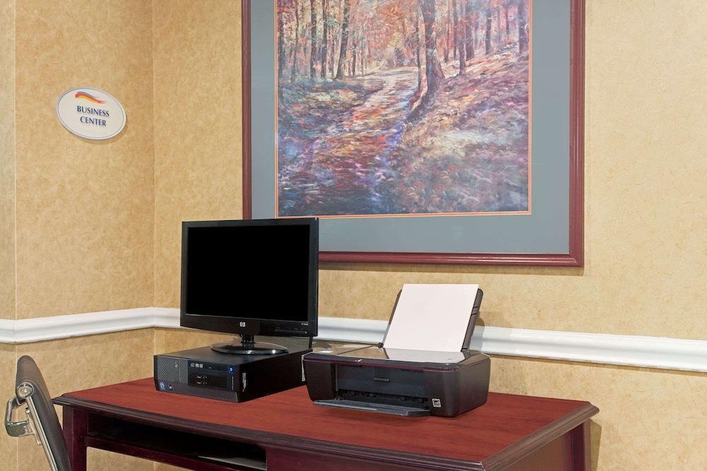 Baymont by Wyndham Pearl photo 13