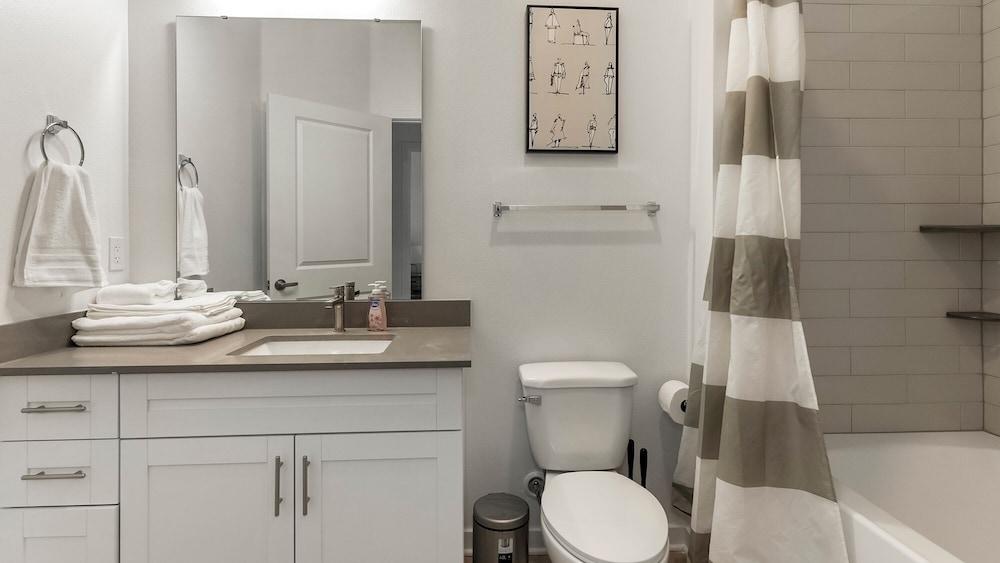 Landing Townhomes Davenport photo 3