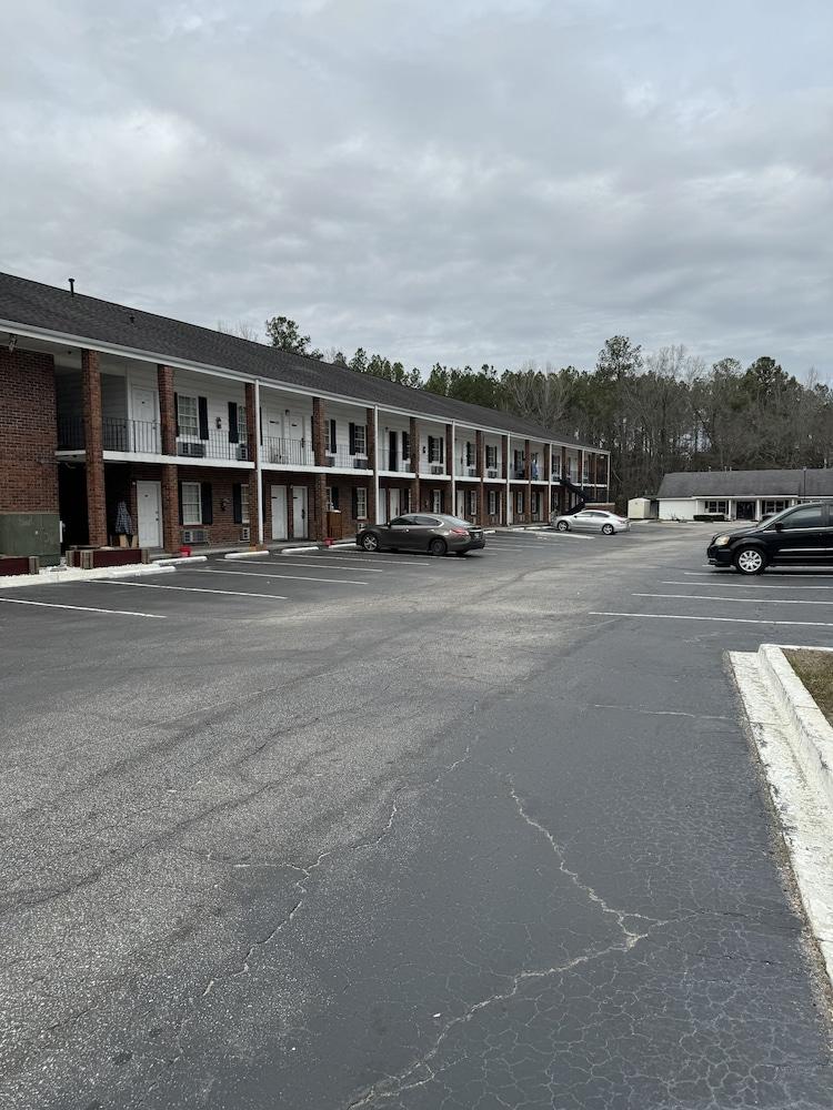 Colony Inn photo 21