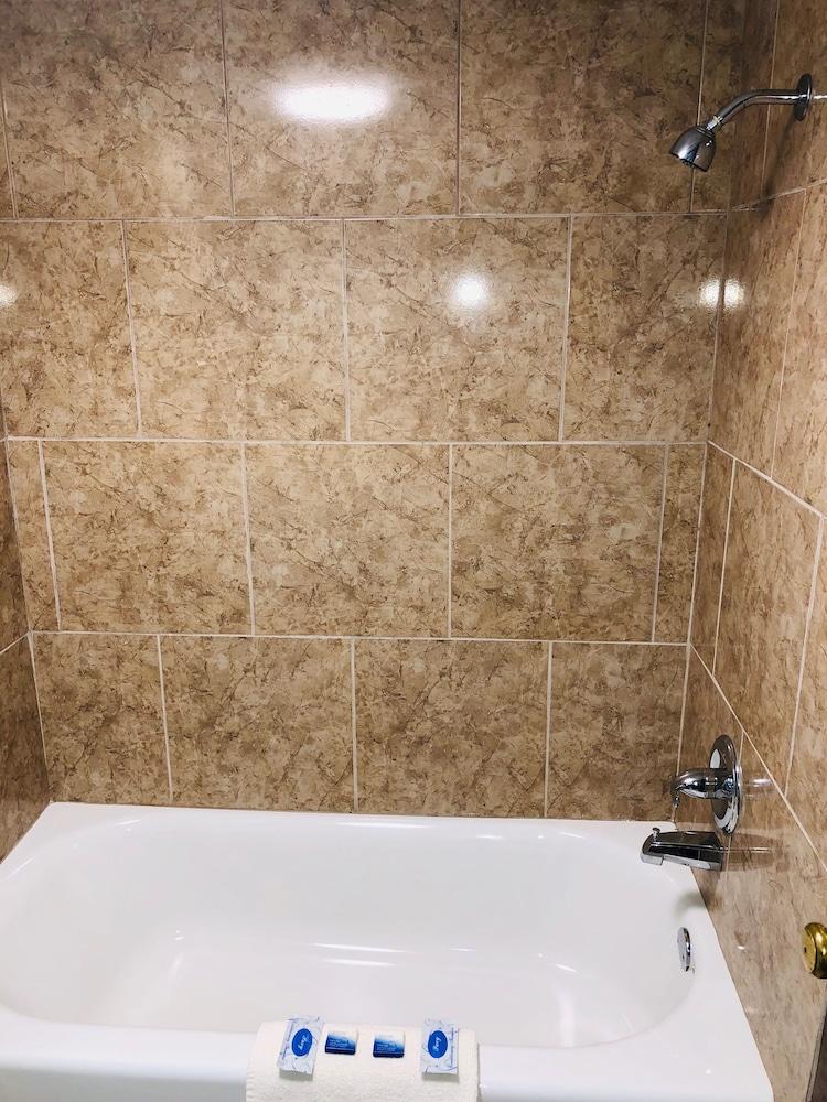 Regency Inn photo 4