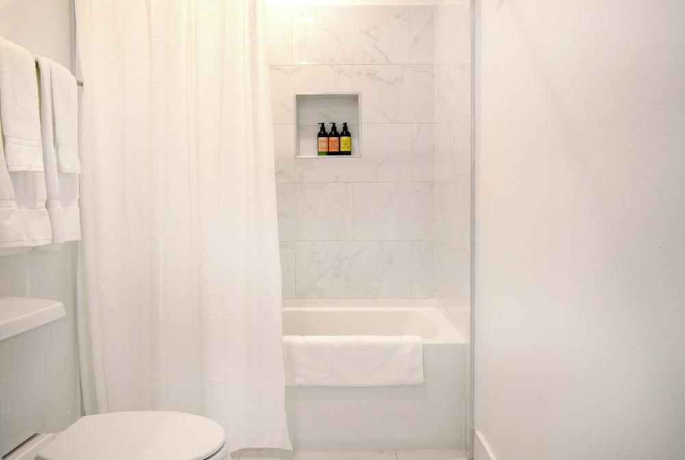 Hollywood Hills Hotel photo 39