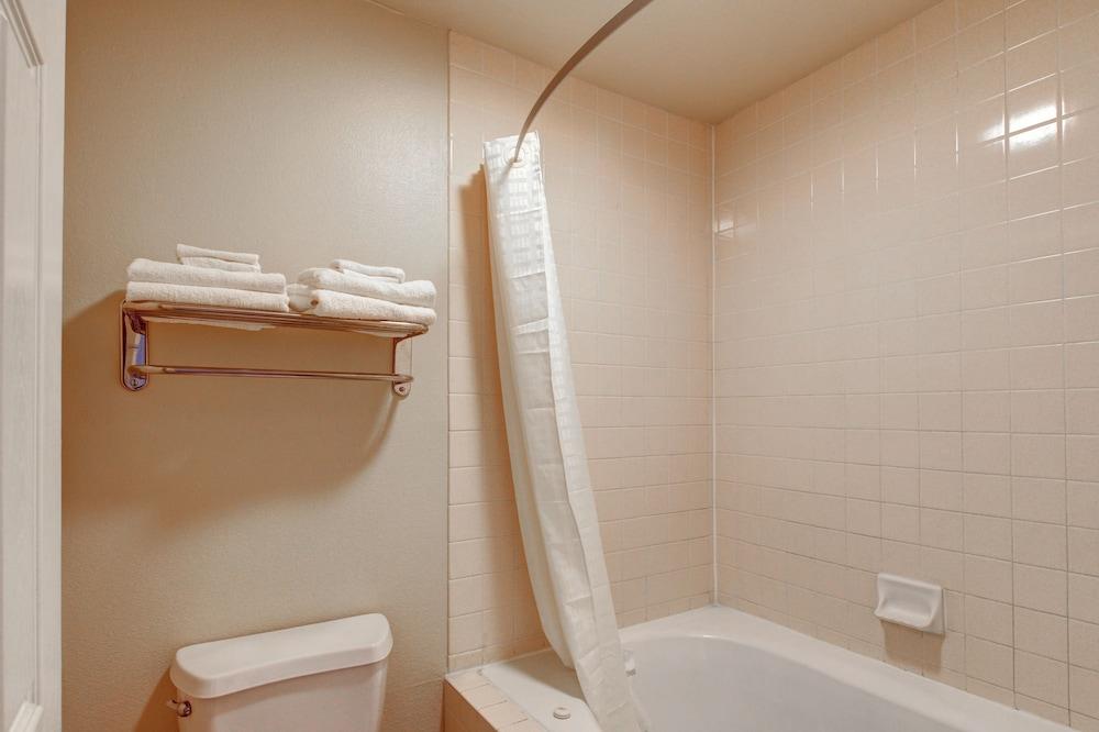 Ontario Inn & Suites photo 35