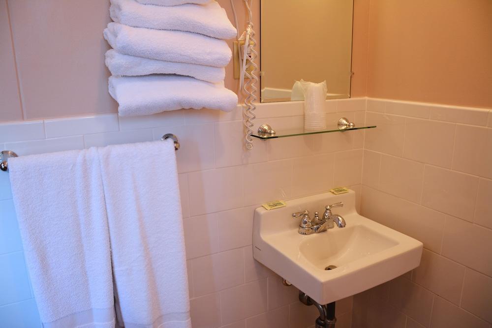 Echo Motel & Oceanfront Properties photo 9