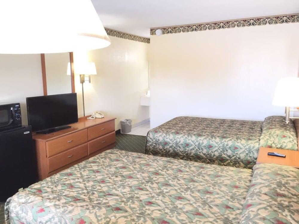 Economy Inn photo 39