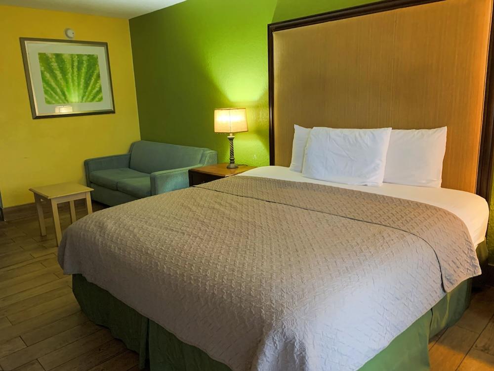 RW Hotel photo 7