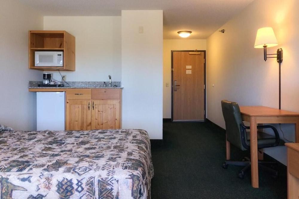 White Oak Inn & Suites photo 28