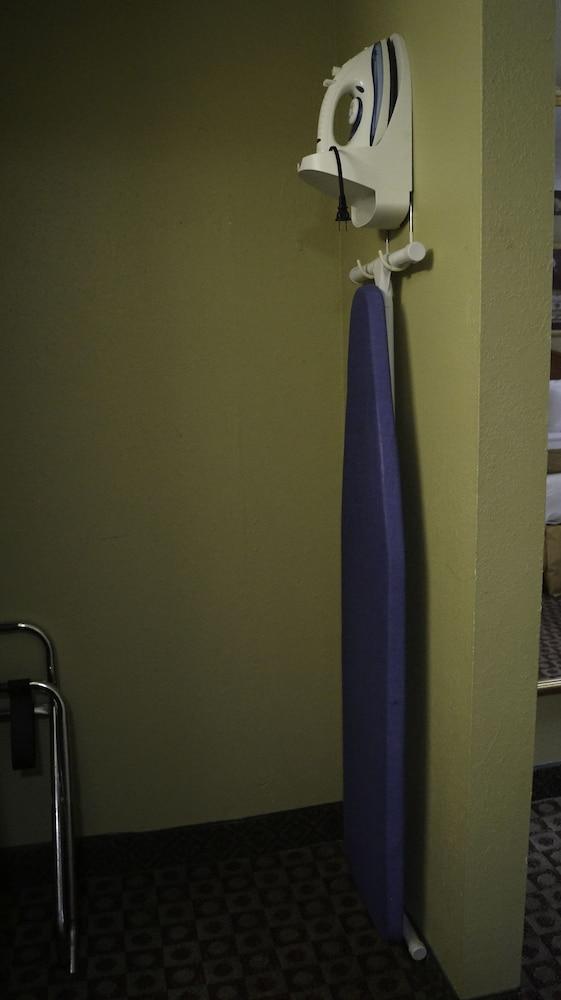 Americas Best Value Inn St. Louis Downtown photo 2