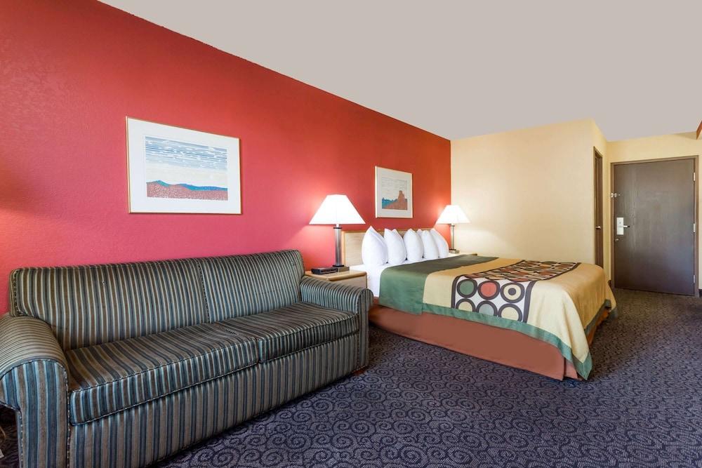Super 8 by Wyndham Appleton photo 12