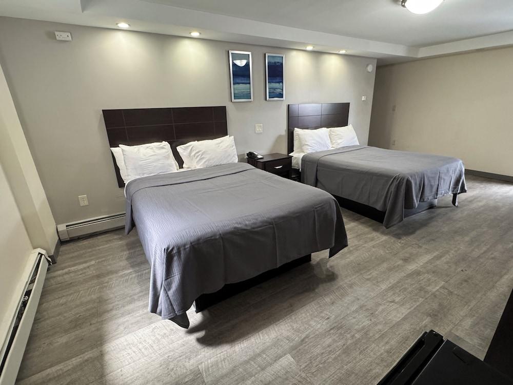 Belleville Motor Lodge photo 2