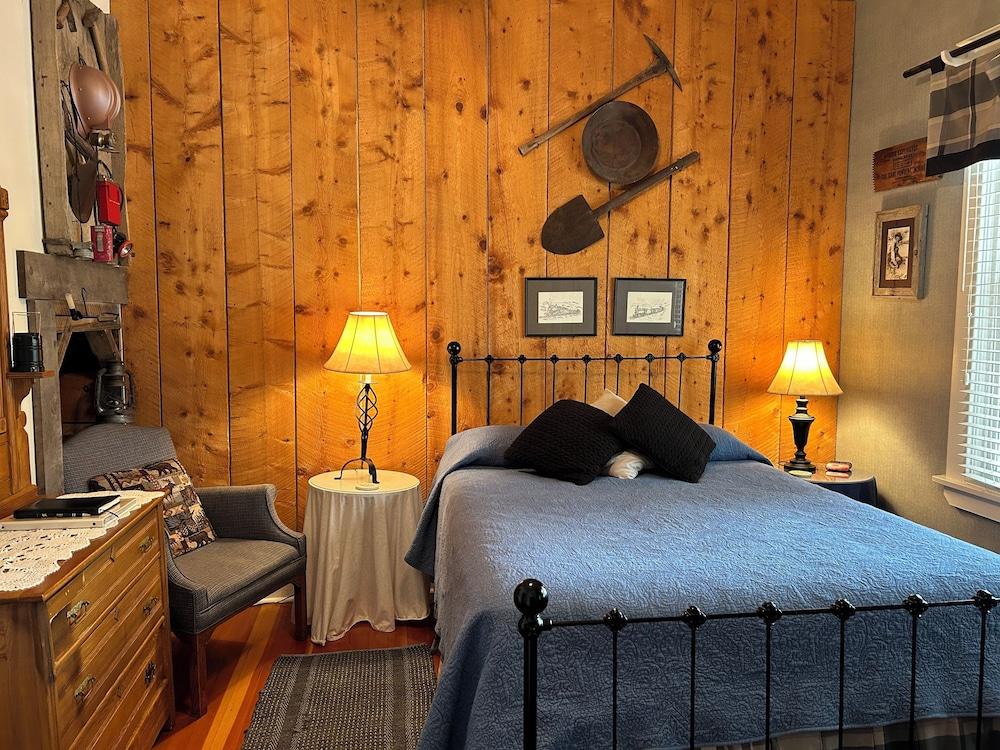 Moore's Old Pine Inn photo 6