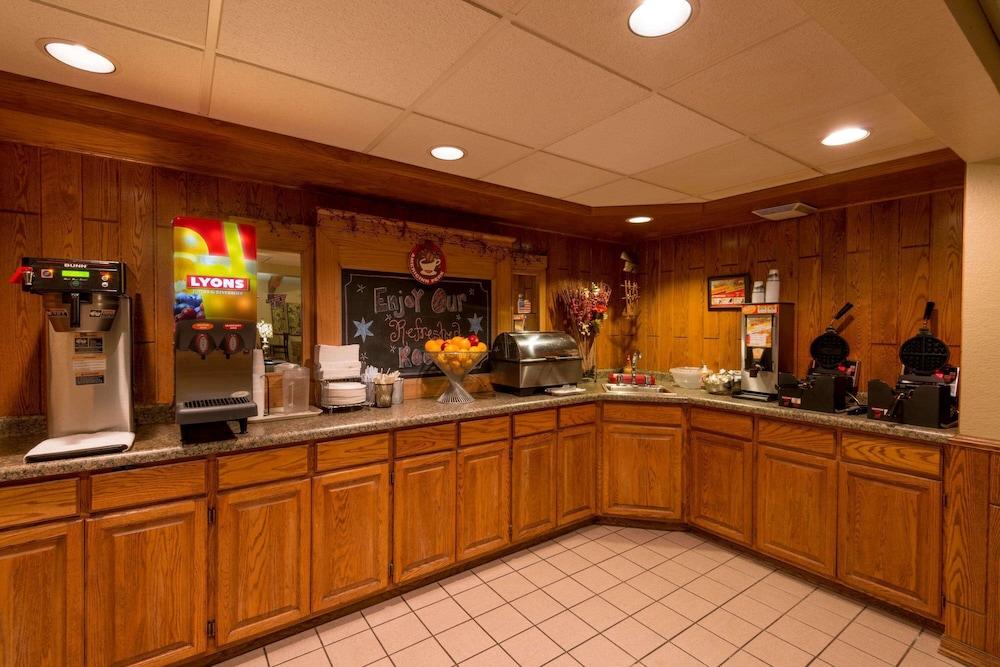 AmericInn by Wyndham Minocqua photo 28