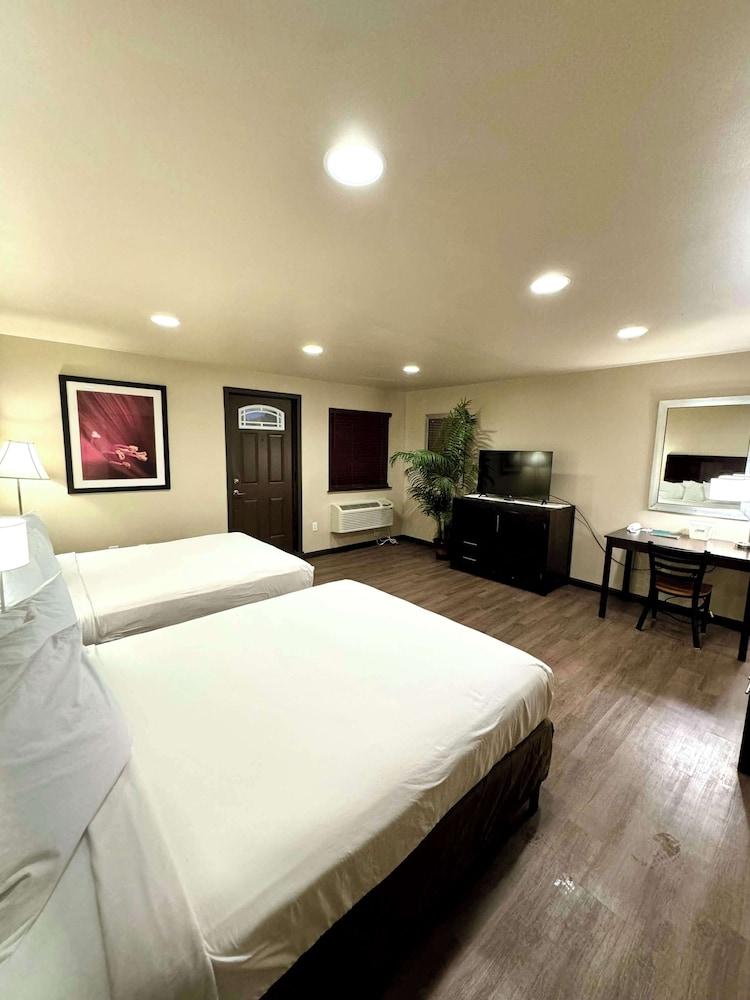 Americas Best Value Inn Marquette photo 23