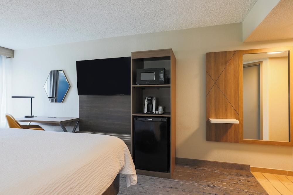 Holiday Inn Express Burlington by IHG photo 10