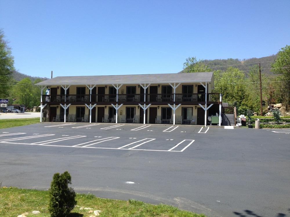 Travelowe's Motel photo 35