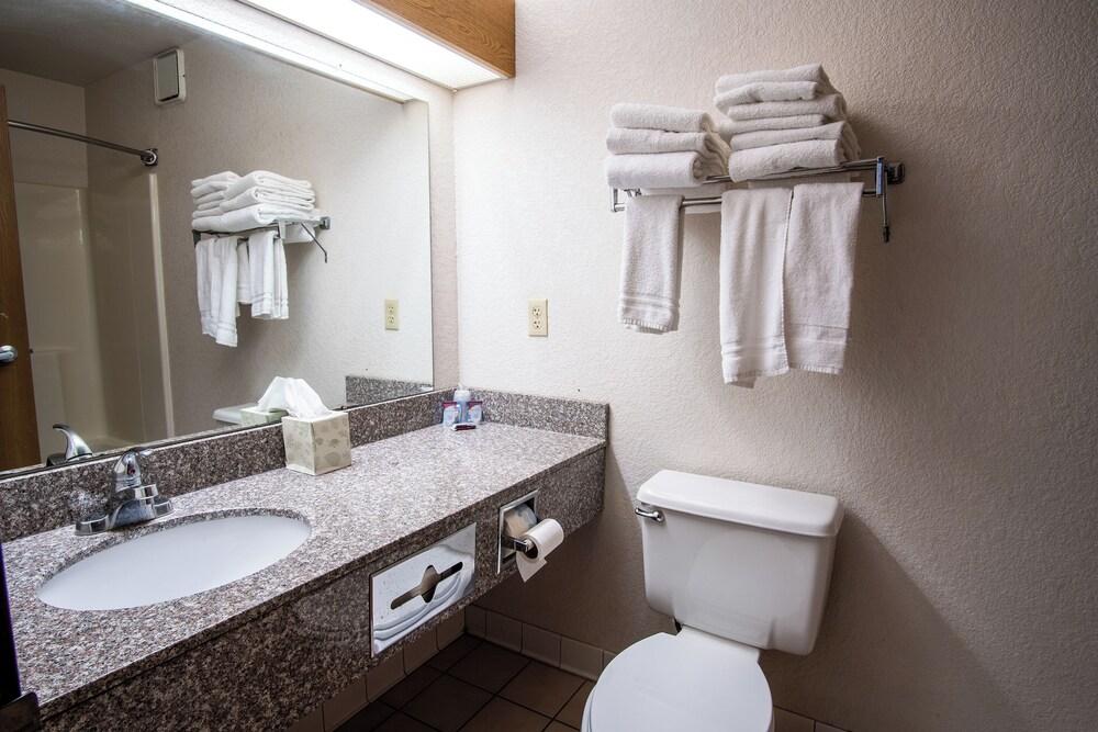 Blue Way Inn & Suites Eagan photo 18