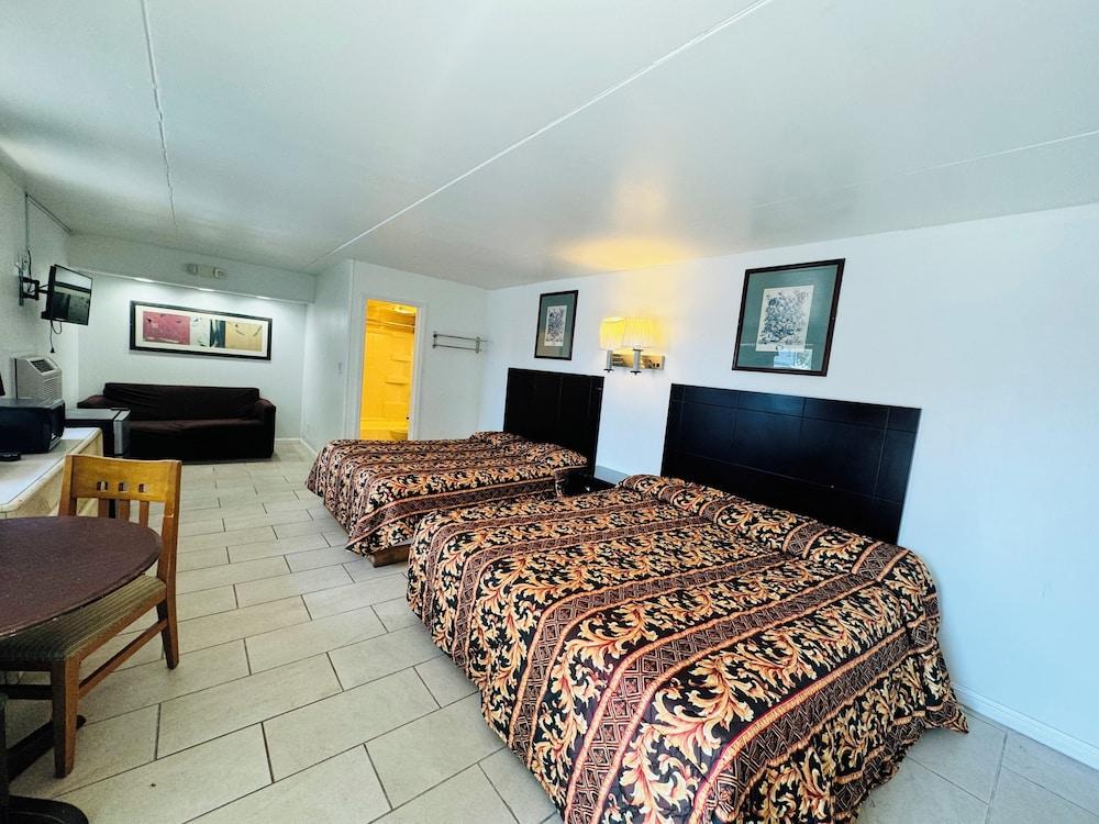 Skyview Manor Motel photo 65