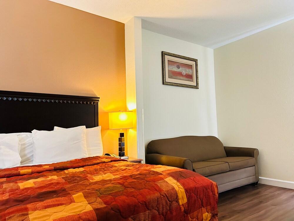 The Best Inn & Suites photo 10