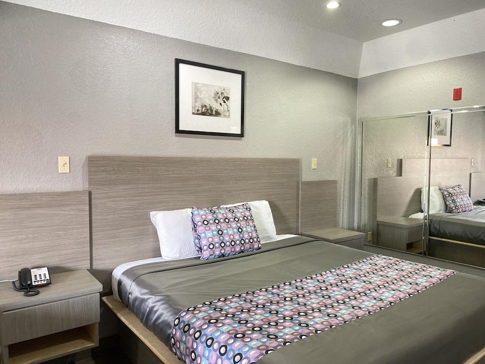 Island Suites photo 14